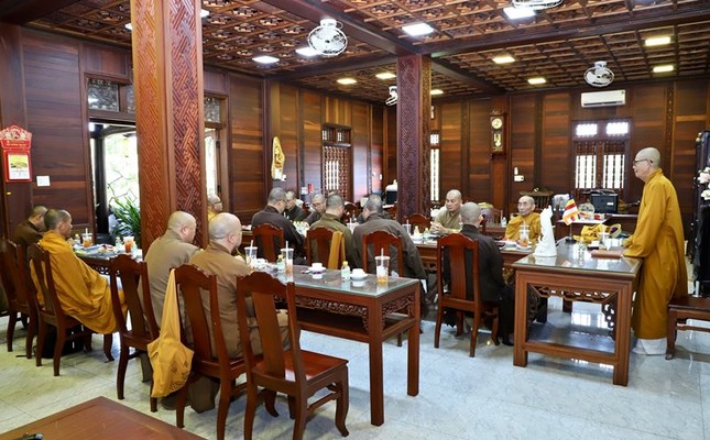 Hòa thượng Thích Châu Quang phát biểu đúc kết buổi họp