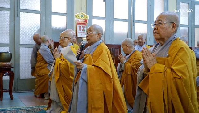 Ni trưởng Thích nữ Nhật Khương đã thành kính dâng lời tưởng niệm