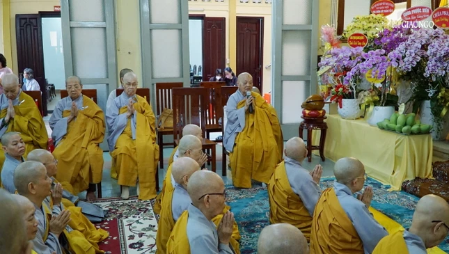 Ni trưởng Thích nữ Tịnh Nguyện ban đạo từ