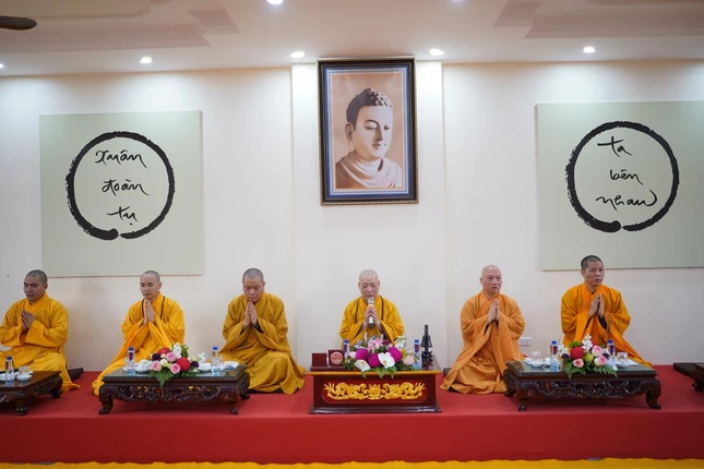 Chư tôn đức chứng minh, tham dự