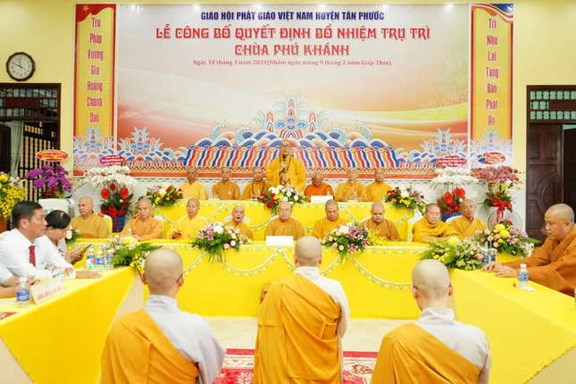 Thượng tọa Thích Quảng Lộc ban đạo từ