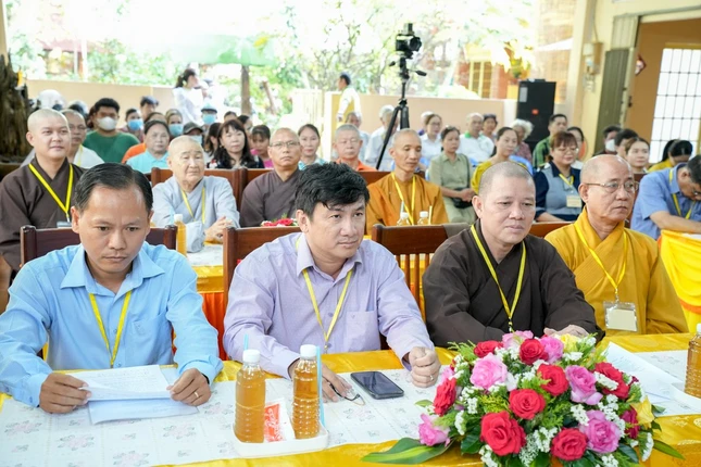 Chư tôn đức và đại diện các cơ quan tham dự