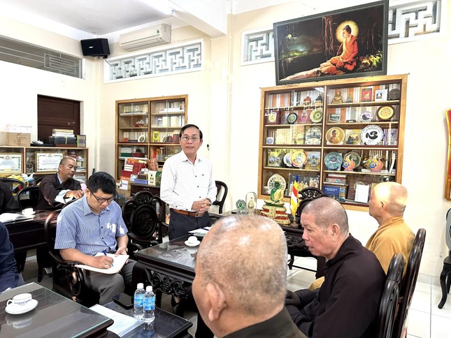 Ông Nguyễn Hữu Dinh đã nêu các nội dung sẽ thảo luận trong buổi làm việc