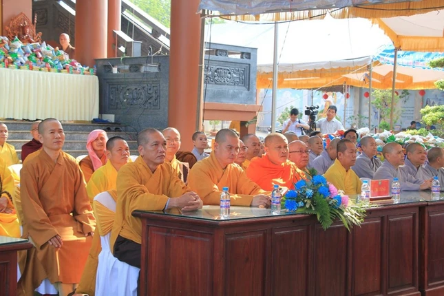 Chư tôn đức Tăng Ni tham dự