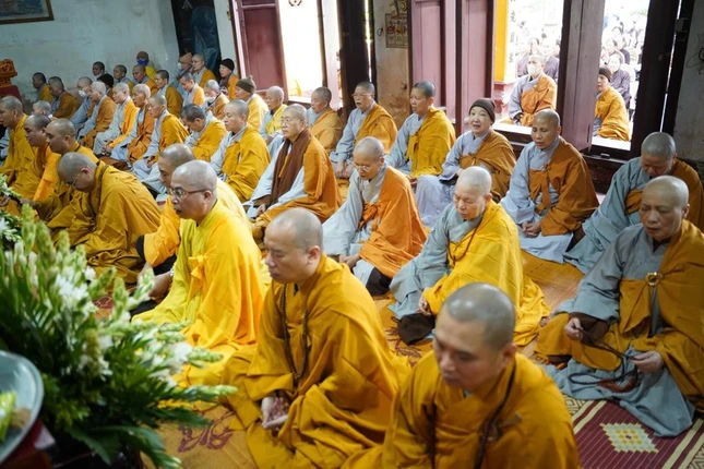 Trì tụng khóa lễ cúng dường