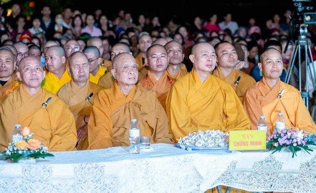 Chư Tăng tham dự