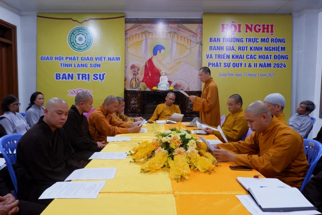 Đại diện Ban Trị sự báo cáo tại hội nghị