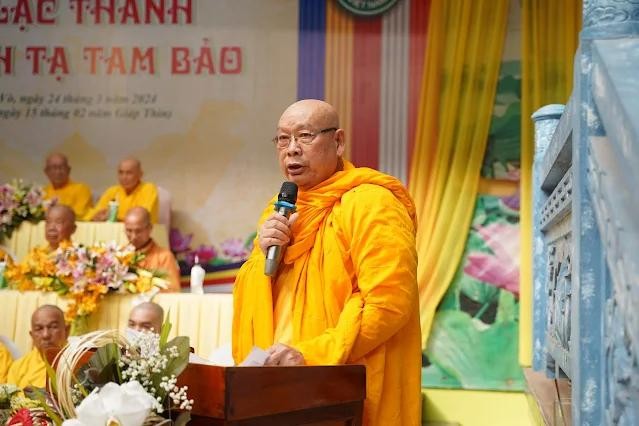 Thượng tọa Thích Huệ Thủ thay lời cho Ban Tổ chức phát biểu khai mạc Thượng tọa Thích Huệ Thủ thay lời cho Ban Tổ chức phát biểu khai mạc