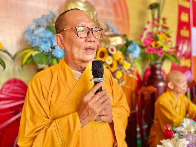 Hòa thượng Thích Minh Thành ban đạo từ