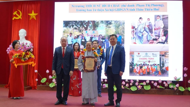 Đại biểu Phật giáo tỉnh được tuyên dương tại chương trình