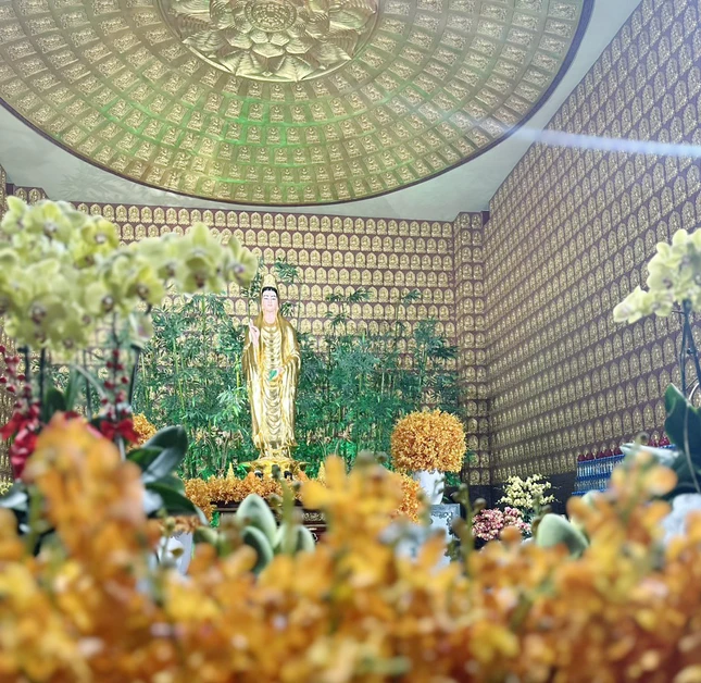 Tôn tượng Đức Quán Thế Âm tại chùa Phổ Quang - Ảnh: T.N