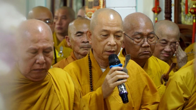 Thượng tọa Thích Huệ Khai dâng lời tưởng niệm, tri ân công hạnh của cố Trưởng lão Thích Giác Quang