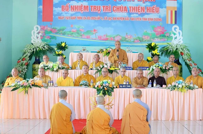 Hòa thượng Thích Huệ Thông ban đạo từ Hòa thượng Thích Huệ Thông ban đạo từ