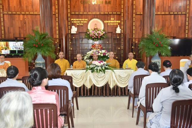 Chư tôn đức chứng minh khóa tu