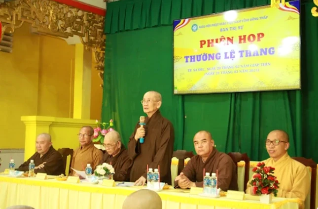 Hòa thượng Thích Chơn Minh chủ trì buổi họp