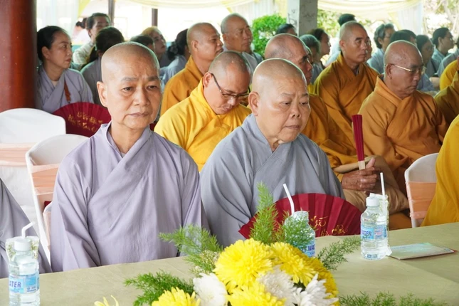 Chư Tăng Ni tham dự