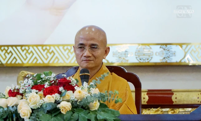 Thượng tọa Thích Thiện Quý thuyết giảng chủ đề “Học hạnh hiểu và thương của Bồ-tát Quán Thế Âm” tại khóa tu