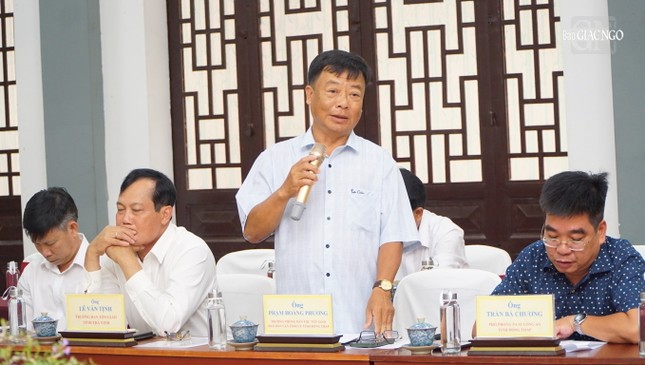 Ông Phạm Hoàng Phương, Trưởng Phòng Dân tộc - Tôn giáo Ban Dân vận tỉnh Đồng Tháp phát biểu tại hội nghị