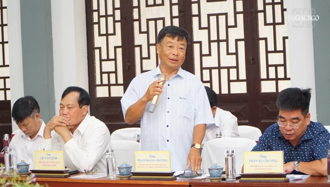 Ông Phạm Hoàng Phương, Trưởng Phòng Dân tộc - Tôn giáo Ban Dân vận tỉnh Đồng Tháp phát biểu tại hội nghị