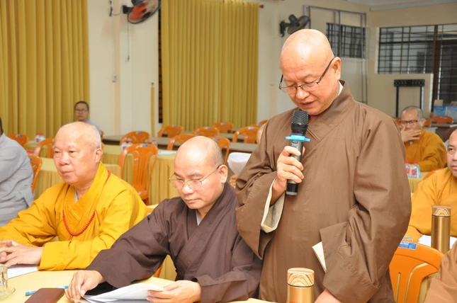 Thượng tọa Thích Trí Định trình bày dự thảo các hoạt động Phật sự sắp tới
