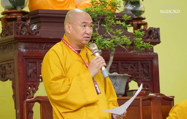 Thượng tọa Thích Phước Nguyên phát biểu ghi nhận các ý kiến, đề xuất Thượng tọa Thích Phước Nguyên phát biểu ghi nhận các ý kiến, đề xuất