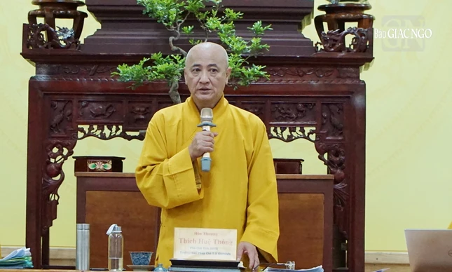 Hòa thượng Thích Huệ Thông chủ tọa hội nghị giao ban