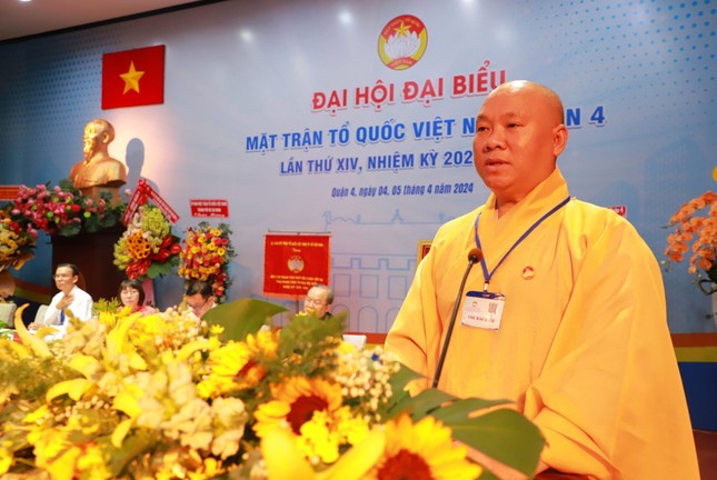 Thượng tọa Thích Minh Bảo, Trưởng ban Trị sự GHPGVN Q.4 được suy cử Ủy viên UBMTQVN Q.4