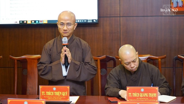 Thượng tọa Thích Thiện Quý, Phó ban kiêm Chánh Thư ký Ban Trị sự TP.HCM trình dự thảo kế hoạch tổ chức Đại lễ Phật đản Phật lịch 2568