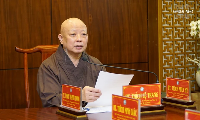 Hòa thượng Thích Lệ Trang chủ trì buổi họp của Ban Thường trực