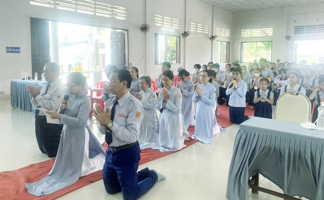 Huynh trưởng cấp Tấn Diệu Phương - Huỳnh Tú Dung dâng lời tưởng niệm