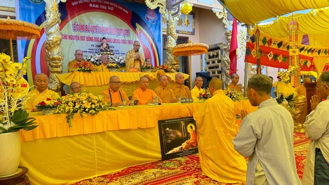 Đại đức Thích Nguyên Thành và Phật tử chùa Thừa Tiên