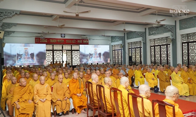 Chư tôn đức tham dự tưởng niệm 40 năm ngày Trưởng lão Hòa thượng Thích Trí Thủ viên tịch