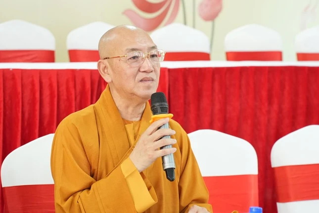 Thượng tọa Thích Bình Tâm chủ trì buổi họp