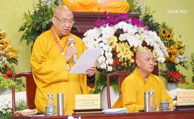Thượng tọa Thích Phước Nguyên phát biểu tại hội nghị