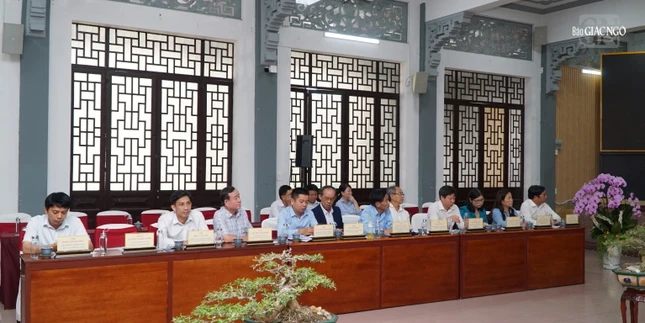 Đại diện các cơ quan chức năng 5 tỉnh: Đồng Nai, Quảng Trị, Thừa Thiên Huế, Quảng Nam, Quảng Ngãi tham dự hội nghị