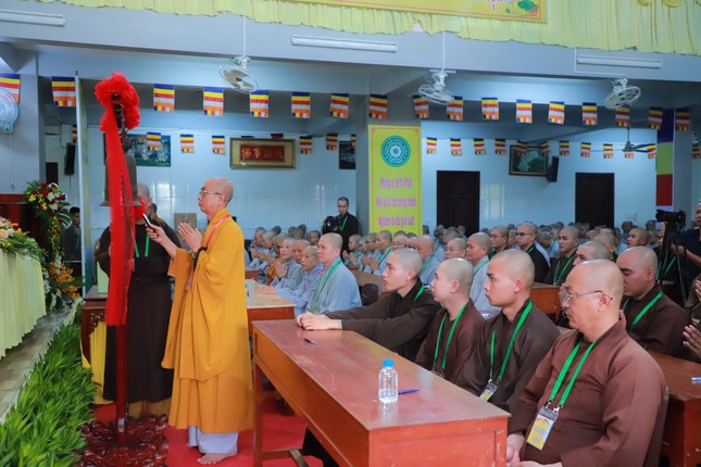 Hòa thượng Trưởng ban Tổ chức Đại giới đàn khởi hiệu lệnh bắt đầu kỳ khảo hạch