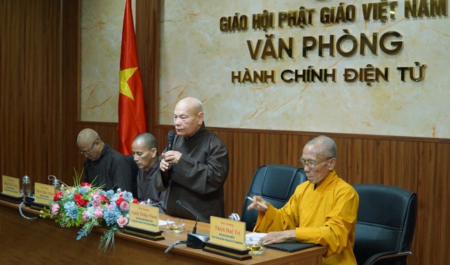 Trưởng lão Hòa thượng Chủ tịch Hội đồng Trị sự phát biểu đúc kết hội nghị