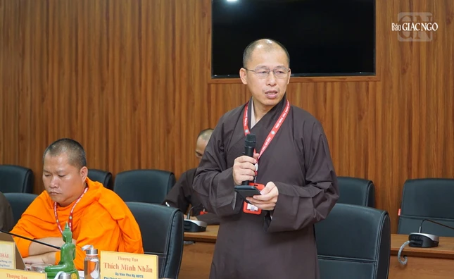Thượng tọa Thích Minh Nhẫn báo cáo về những tồn đọng qua hội nghị giao ban với 34 tỉnh thành khu vực phía Nam