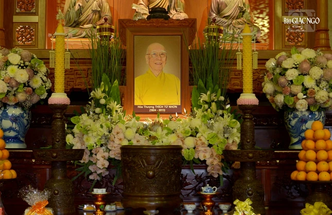 Di ảnh Trưởng lão Hòa thượng Thích Từ Nhơn