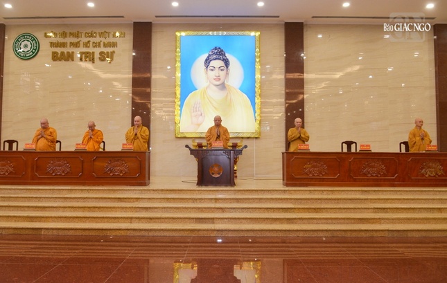 Chư tôn đức Ban Thường trực Ban Trị sự TP.HCM niệm Phật cầu gia hộ