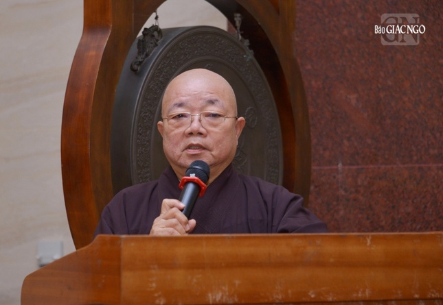 Hòa thượng Thích Thiện Hảo trình bày về kế hoạch buffet chay của Ban Kinh tế - Tài chính