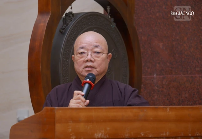 Hòa thượng Thích Thiện Hảo trình bày về kế hoạch buffet chay của Ban Kinh tế - Tài chính