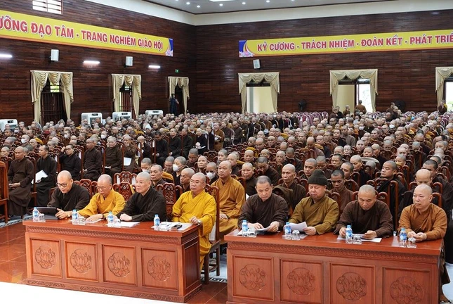 Chư tôn đức tham dự Hội nghị sinh hoạt Tăng sự