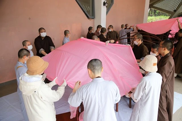 Tăng Ni sinh học viện đã và đang từng bước hoàn thành 168 cánh hoa sen