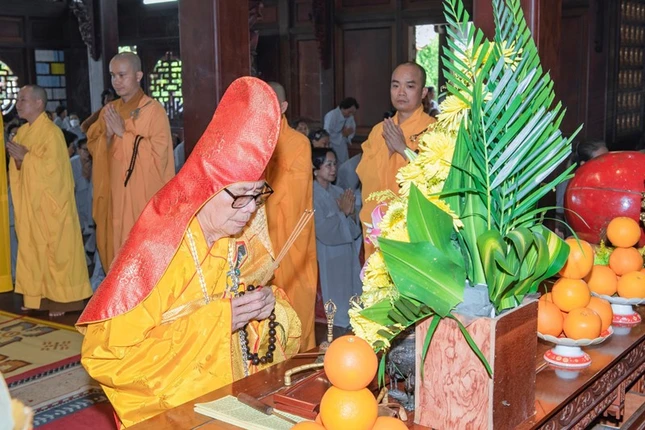 Hòa thượng Thích Châu Quang cử hành các nghi thức lễ hiệp kỵ, truy niệm tiền bối hữu công, ân nhân quá vãng