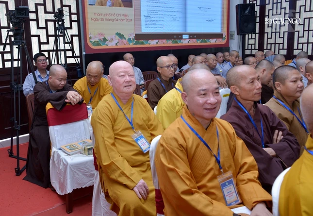 Chư tôn đức tham dự hội nghị