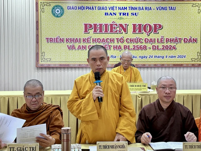 Thượng tọa Thích Nhuận Nghĩa phát biểu tại buổi họp Thượng tọa Thích Nhuận Nghĩa phát biểu tại buổi họp