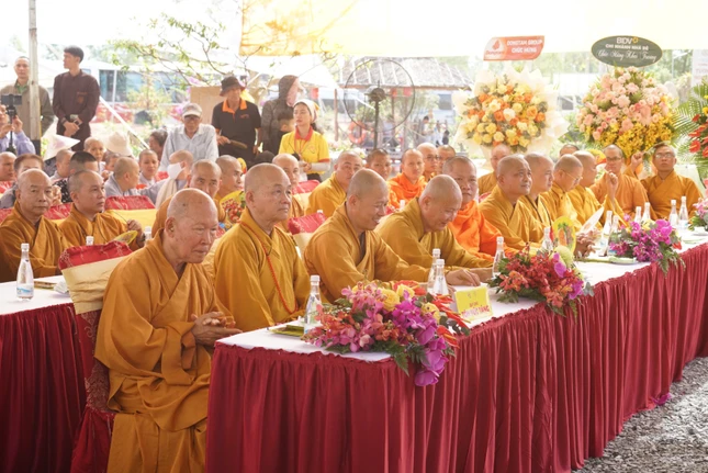 Chư tôn đức tham dự Chư tôn đức tham dự