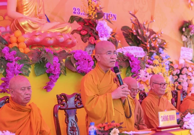 Thượng tọa Thích Quảng Hiền ban đạo từ