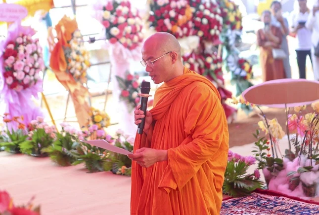 Đại đức Thích Minh Đức, tân trụ trì tịnh xá Ngọc Trường phát nguyện nhận nhiệm vụ